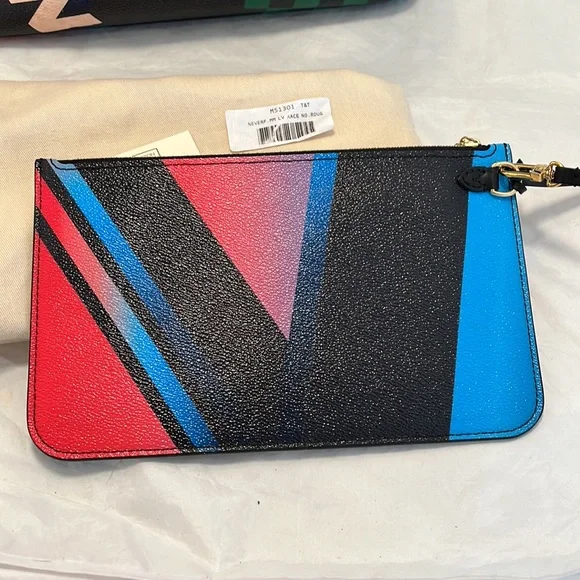 Louis Vuitton Race Neverfull MM - Picture 13 of 14